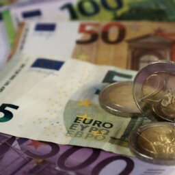 euro banknoty monety