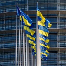 flagi Ukrainy i UE
