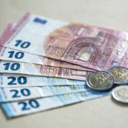 euro banknoty bilon