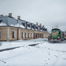 pociąg dworzec śnieg