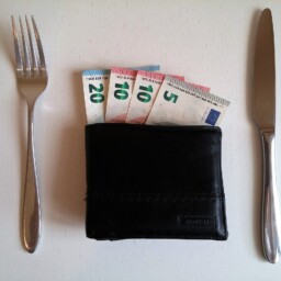 portfel zamiast talerza