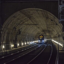 tunel pociąg